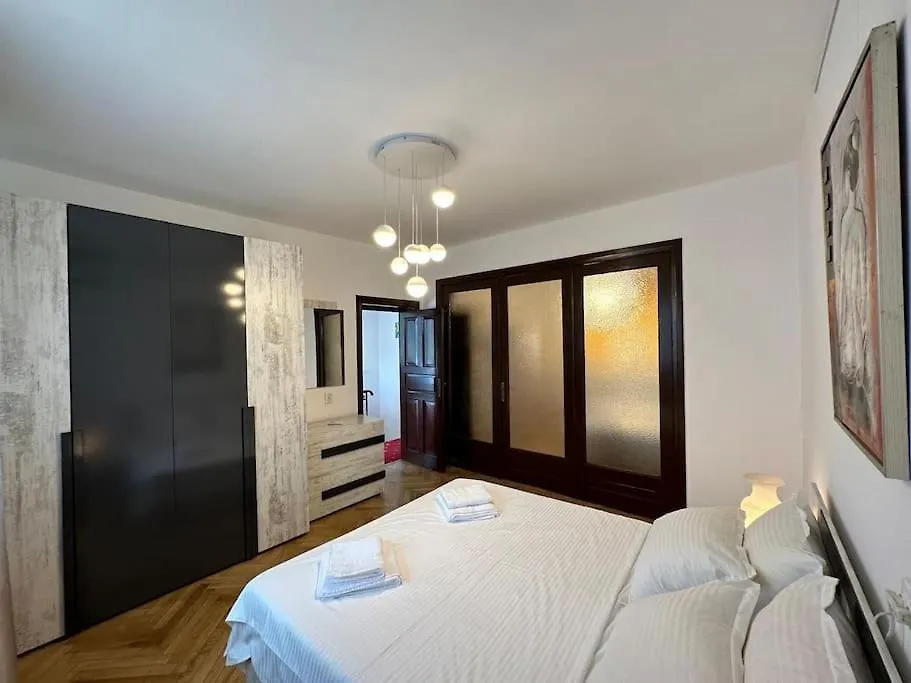 Casa Bella Villa Bucureşti 0*,  România